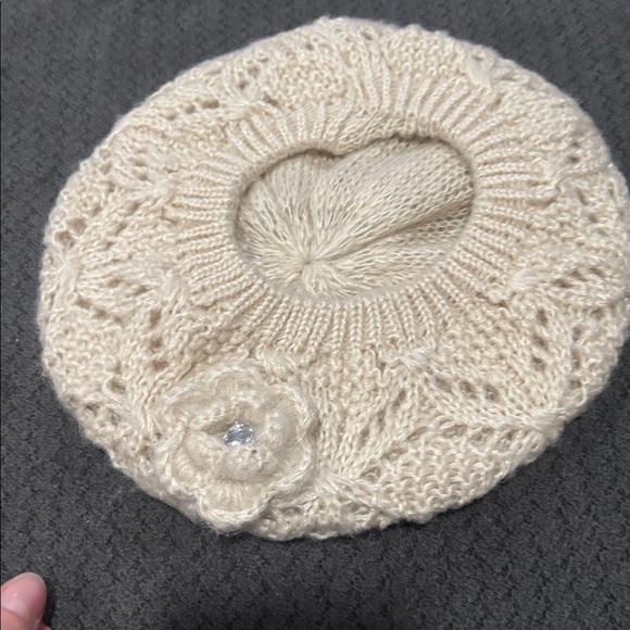 🟢10/$10 - Elegant Cream Knit Beret - Picture 2 of 2